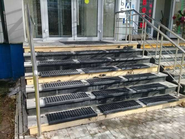 Накладка на ступени Решетка с барьером